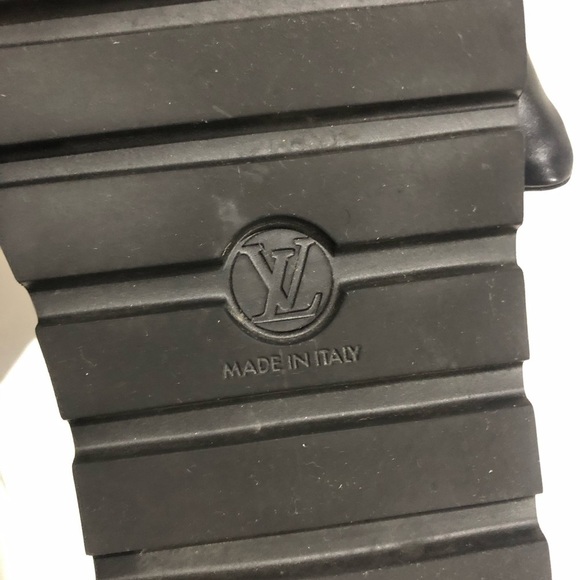 Louis Vuitton HTF Pool Pillow Flat Mules Slides Comfy Black Noir Size 38 - Picture 13 of 13